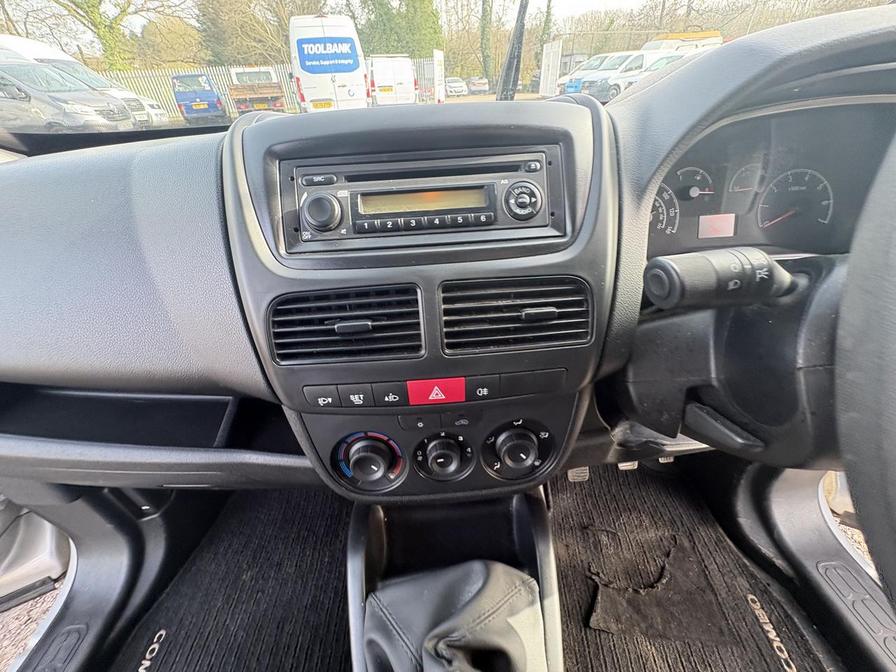 2018 Vauxhall Combo – Model: Combo 2000 Sportive CDTi – AV18KGJ