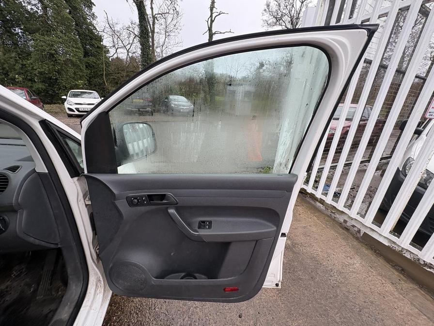 2014 Volkswagen Caddy MaxI – Model: Caddy Maxi C20 Startline TDI BlueMotion Technology – BJ14NCV