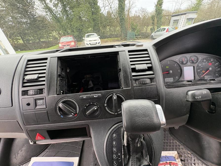 2006 Volkswagen Transporter – Model: Transporter T30 130 TDI SWB A – LY56OEU