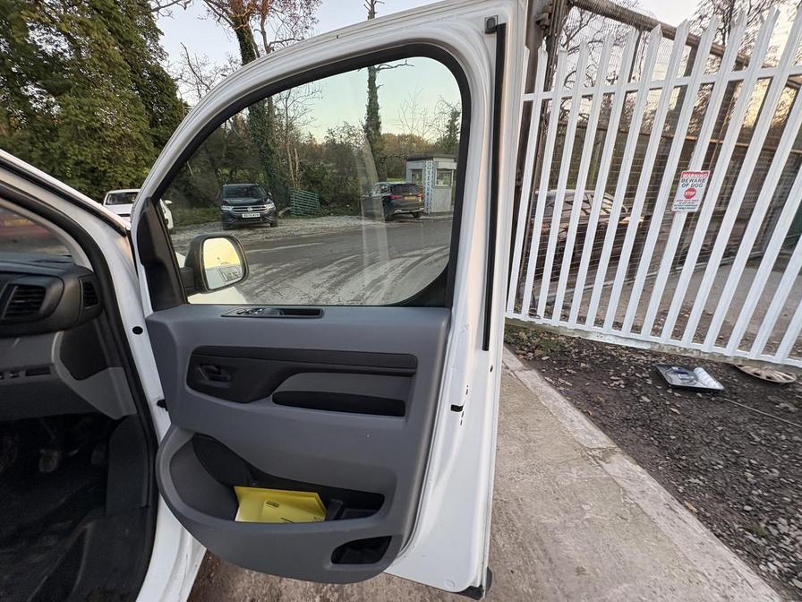 2022 Vauxhall Vivaro – Model: Vivaro F3100 Dynamic S/S – KN22KTU