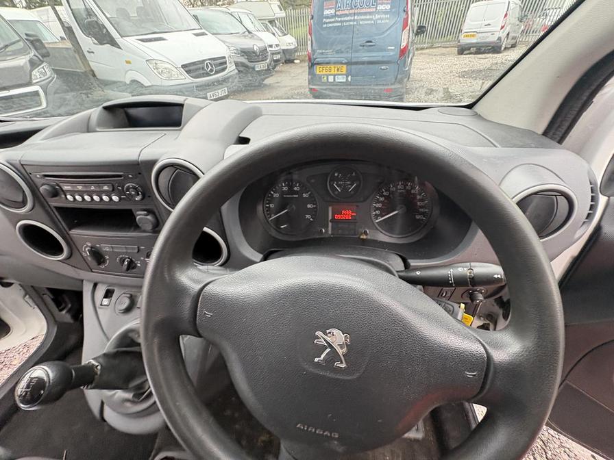 2017 Peugeot Partner – Model: Partner S L2 Blue HDi – NU67TVN