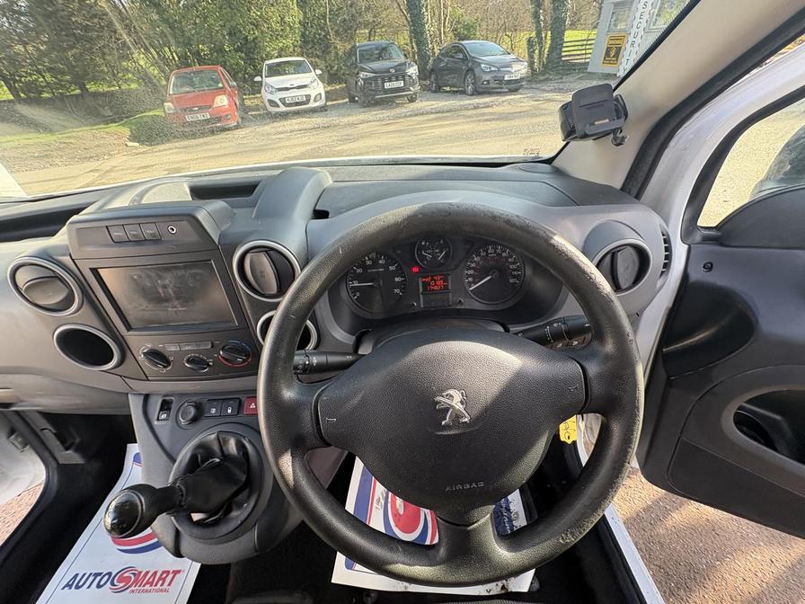 2017 Peugeot Partner – Model: Partner Professional L1 Blue HDi – LN17FTC