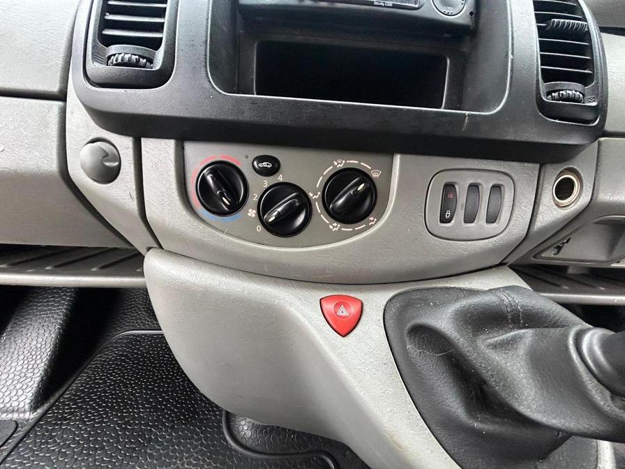 2004 Renault Trafic – Model: Trafic SL27 dCi 100 SWB – BD54JRZ