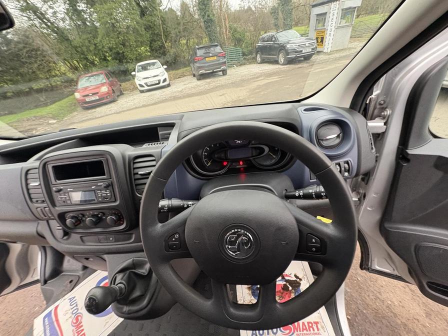 2016 Vauxhall Vivaro Combi – Model: Vivaro CDTi – NV16JCU