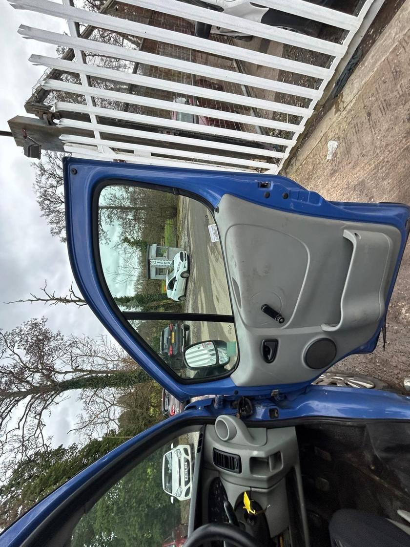 2004 Renault Trafic – Model: Trafic SL27 dCi 100 SWB – BD54JRZ