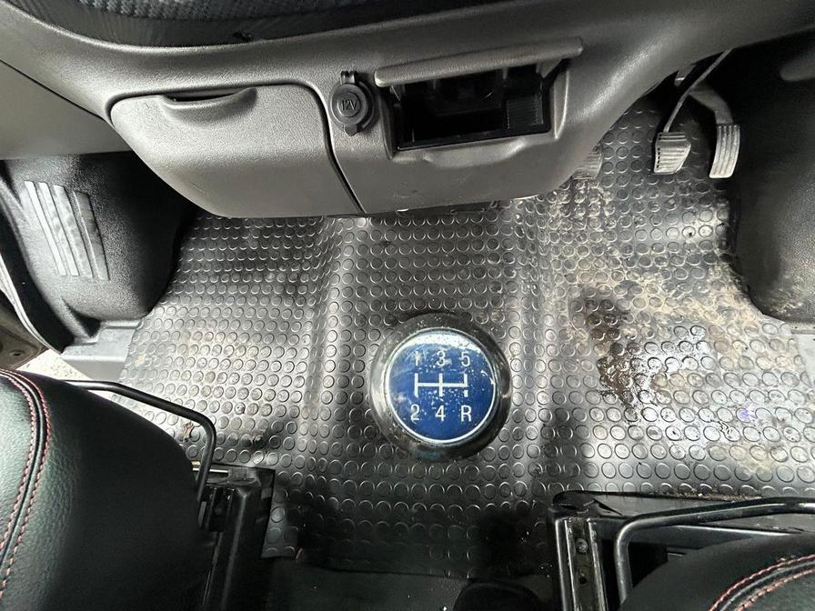 2004 Ford Transit – Model: Transit 300 SWB TD – LD04VYV