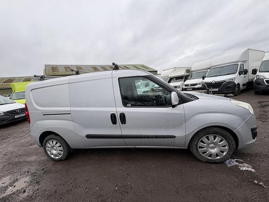 2017 Vauxhall Combo – Model: Combo 2300 Sport CDTi ecoFLEX S/S – MT66LUH
