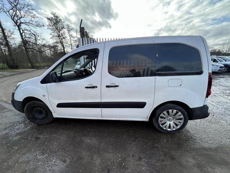 2017 Citroen Berlingo – Model: Berlingo 625 Enterprise Blue HDi – FG66OEA