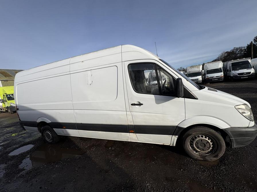 2011 Mercedes-Benz Sprinter – Model: Sprinter 313 CDI – YE60VLM