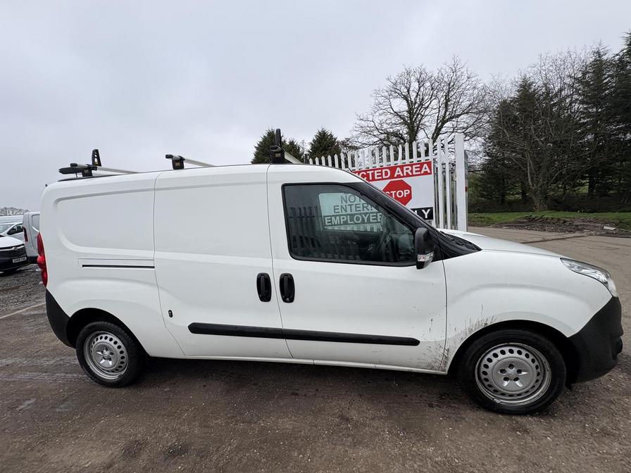 2018 Vauxhall Combo – Model: Combo 2300 CDTi S/S – FM18XYJ