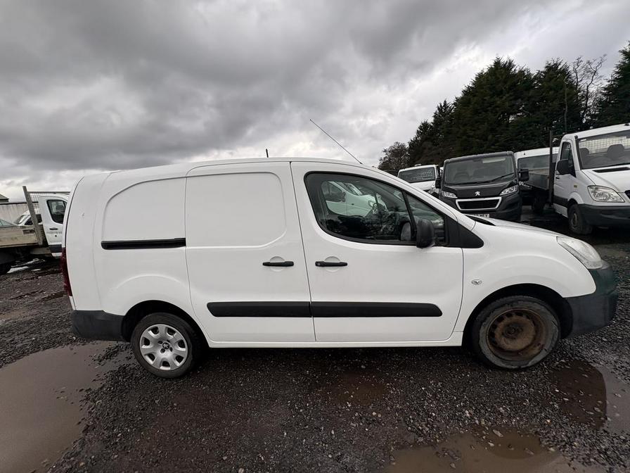 2017 Peugeot Partner – Model: Partner S L2 Blue HDi – NU67TVN