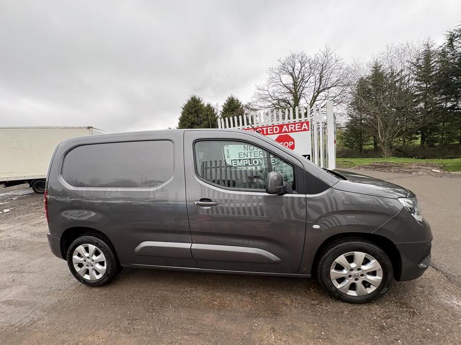 2019 Vauxhall Combo – Model: Combo 2000 LE Nav S/S – PE69PTX