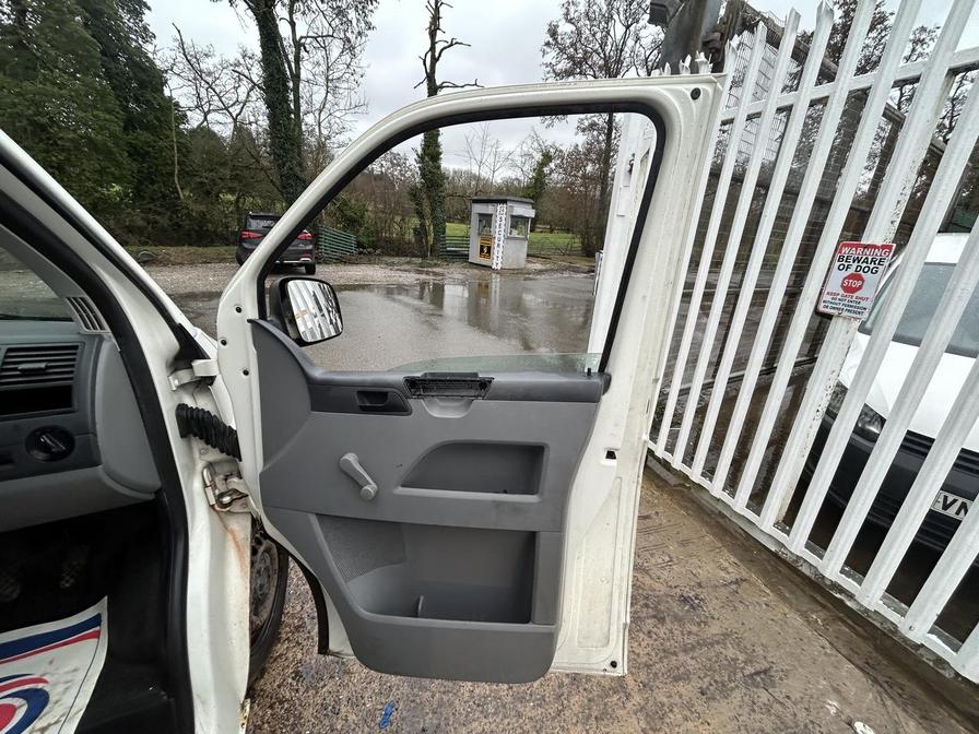 2007 Volkswagen Transporter – Model: Transporter T28 84 TDI SWB – YE07LKO