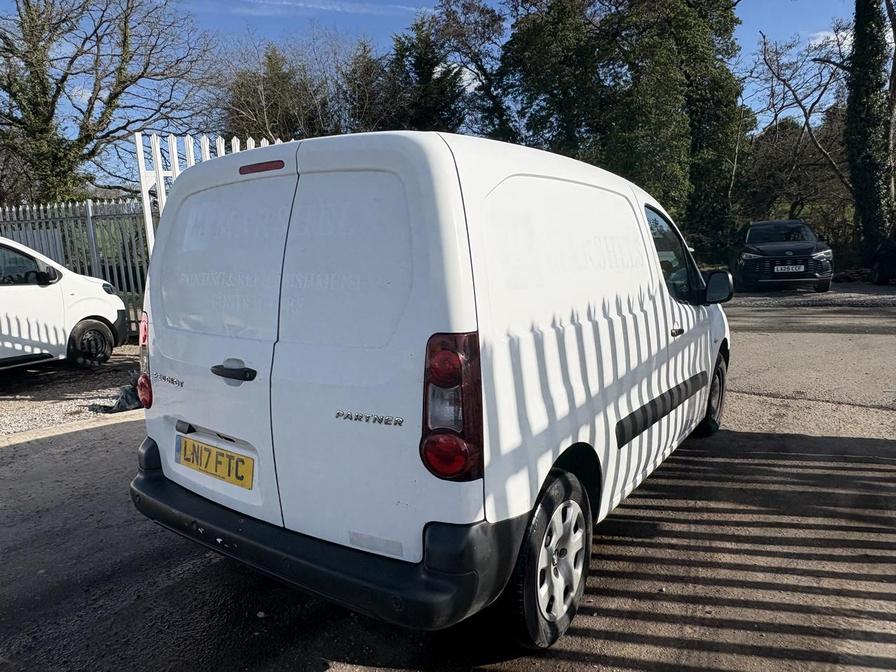 2017 Peugeot Partner – Model: Partner Professional L1 Blue HDi – LN17FTC