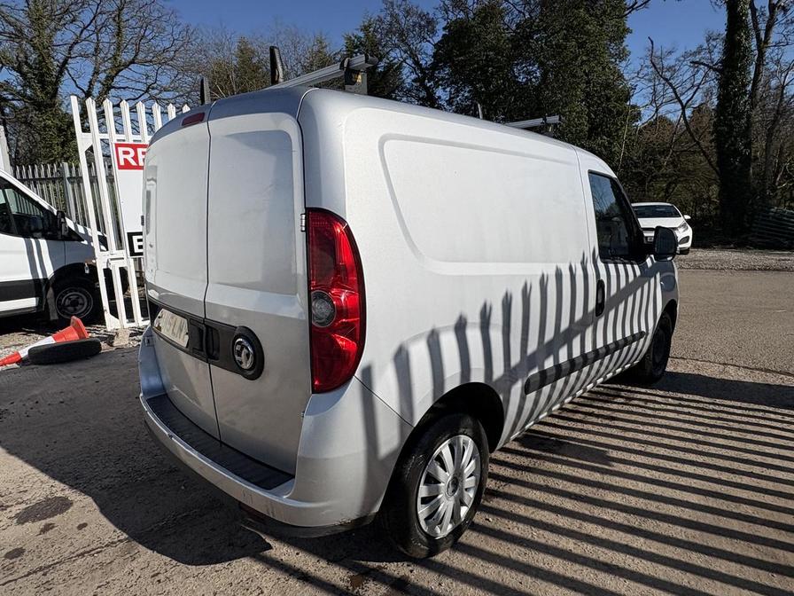 2015 Vauxhall Combo – Model: Combo 2000 L1H1 CDTi Sportive – GU15LNY