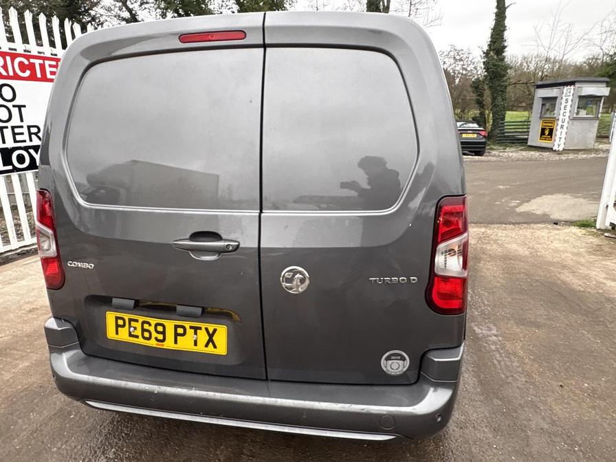 2019 Vauxhall Combo – Model: Combo 2000 LE Nav S/S – PE69PTX