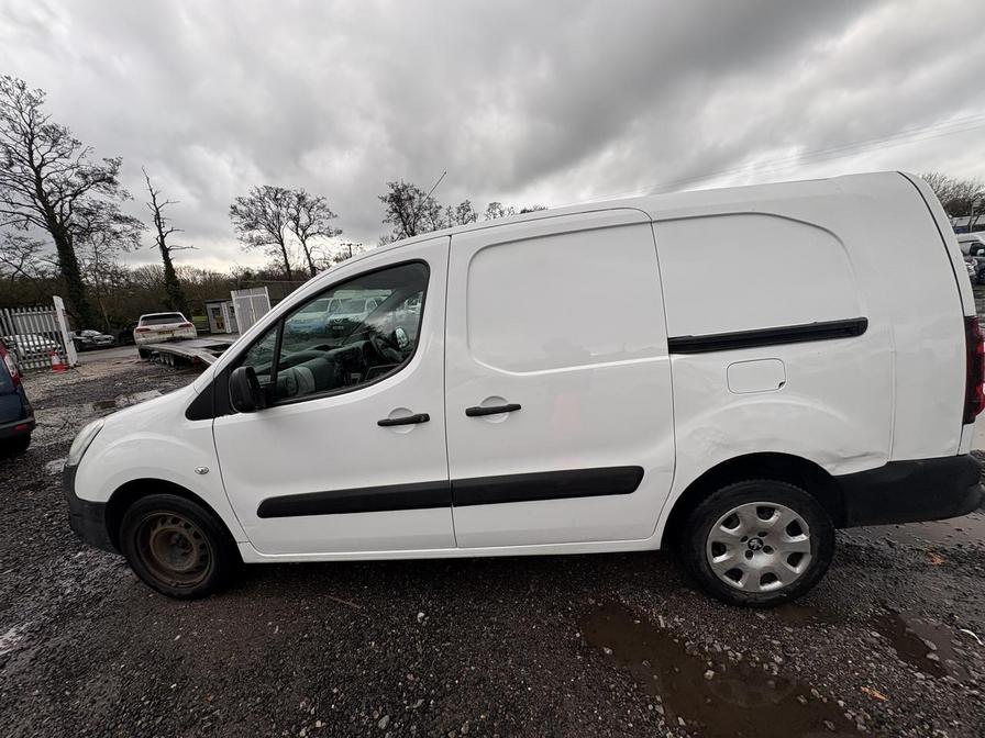 2017 Peugeot Partner – Model: Partner S L2 Blue HDi – NU67TVN