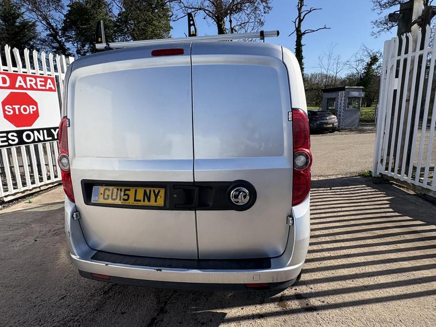 2015 Vauxhall Combo – Model: Combo 2000 L1H1 CDTi Sportive – GU15LNY