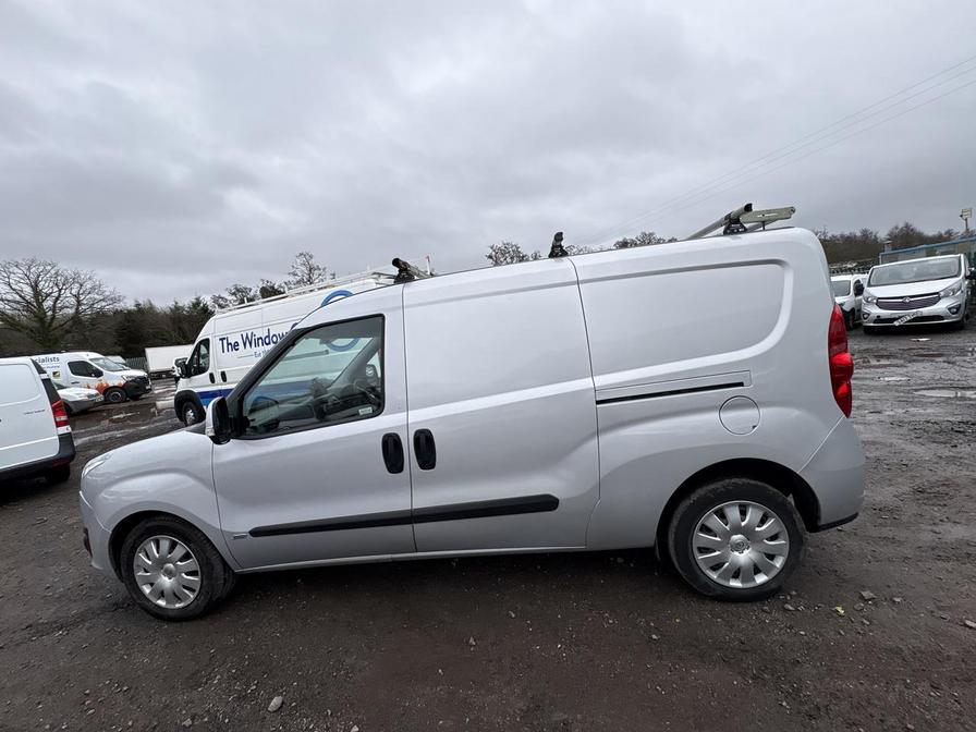 2017 Vauxhall Combo – Model: Combo 2300 Sport CDTi ecoFLEX S/S – MT66LUH