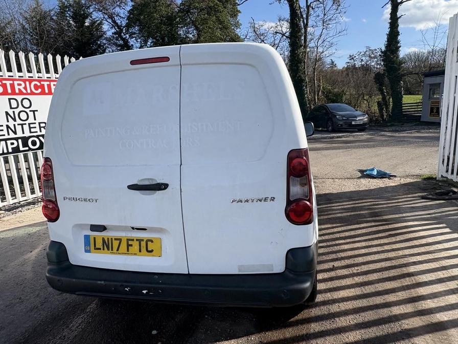 2017 Peugeot Partner – Model: Partner Professional L1 Blue HDi – LN17FTC