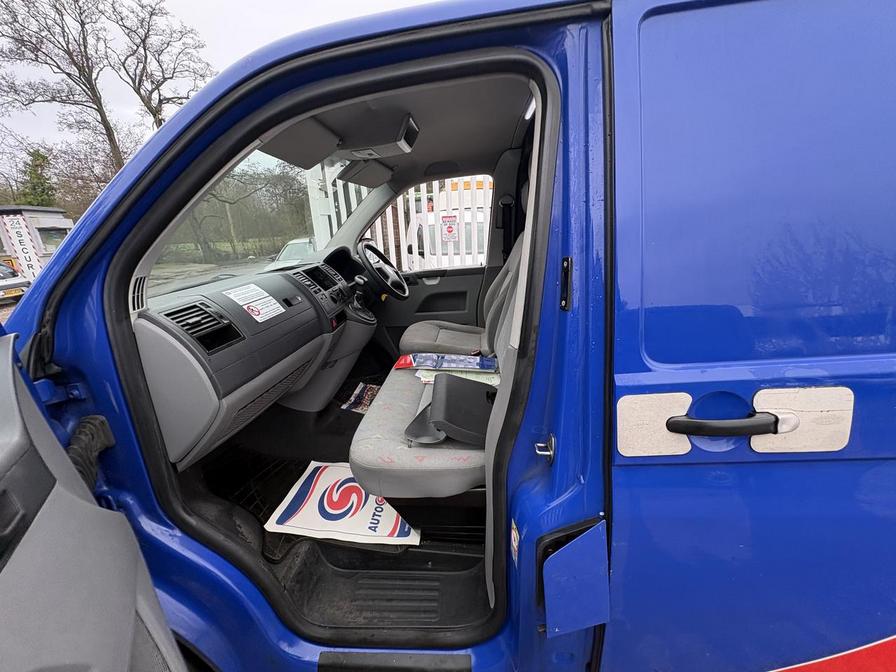 2006 Volkswagen Transporter – Model: Transporter T30 130 TDI SWB A – LY56OEU