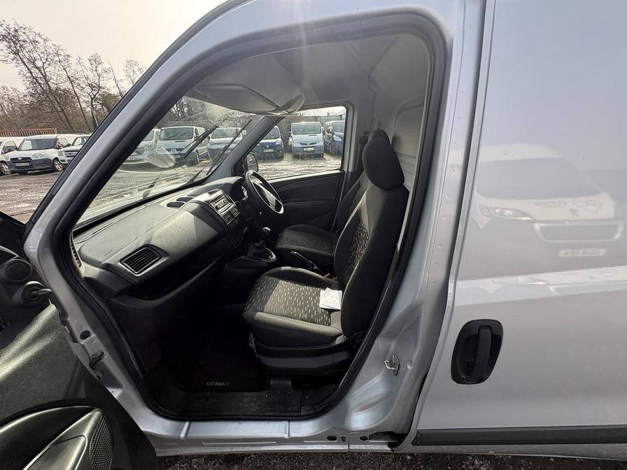 2018 Vauxhall Combo – Model: Combo 2000 Sportive CDTi – AV18KGJ