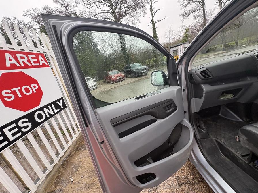 2019 Vauxhall Vivaro – Model: Vivaro 2900 Sportive S/S – DY69EZN