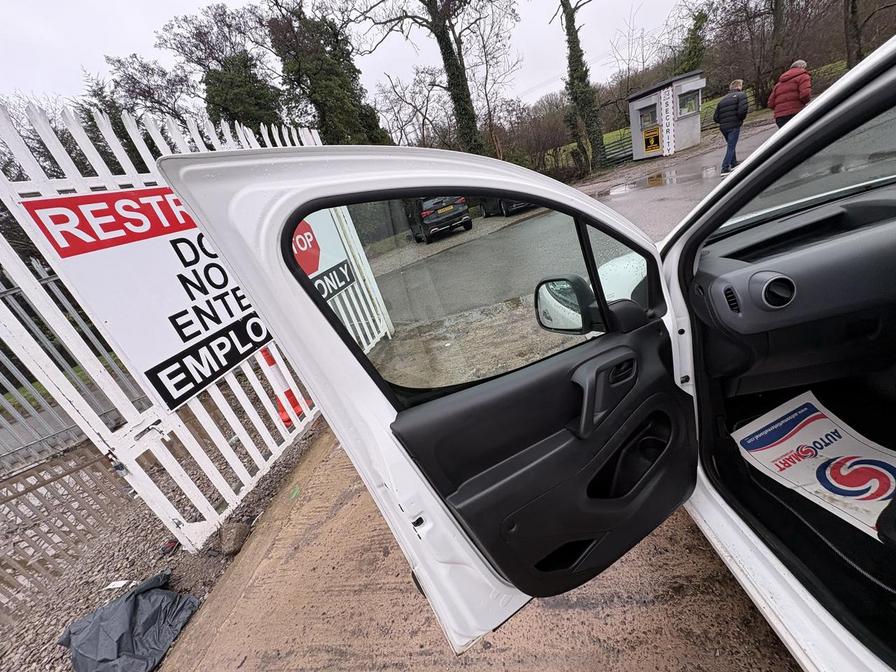 2018 Peugeot Partner – Model: Partner Professional L1 Blue HDi – NY18HJU