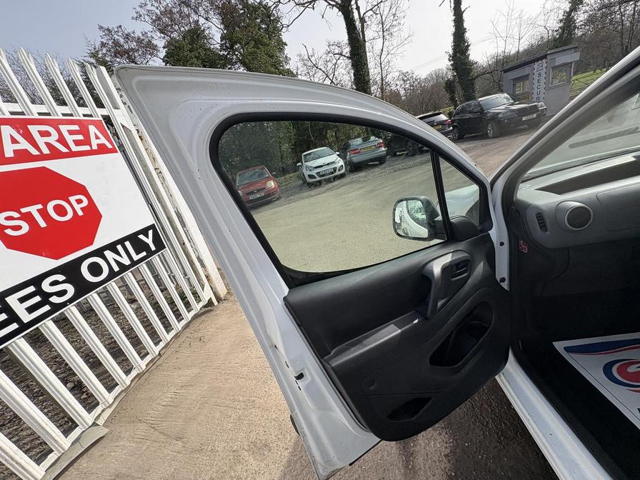 2017 Citroen Berlingo – Model: Berlingo 750 LX Blue HDi S/S – LC67VJJ