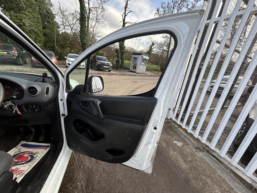 2017 Citroen Berlingo – Model: Berlingo 625 Enterprise Blue HDi – FG66OEA