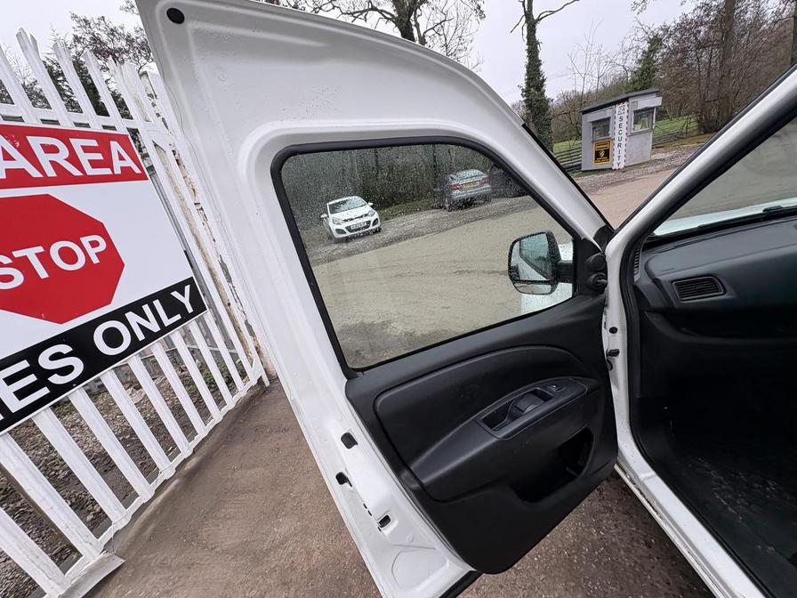 2018 Vauxhall Combo – Model: Combo 2300 CDTi S/S – FM18XYJ