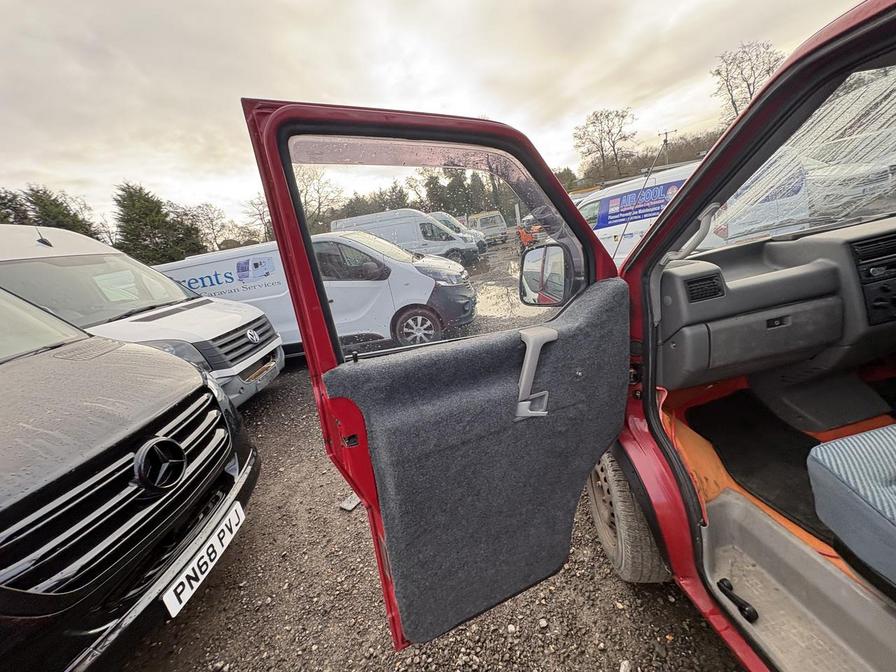 1998 Volkswagen Caravelle – Model: Caravelle SWB – R670YHL