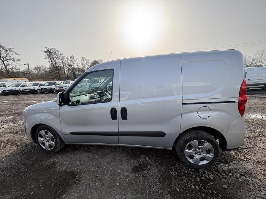 2018 Vauxhall Combo – Model: Combo 2000 Sportive CDTi – AV18KGJ