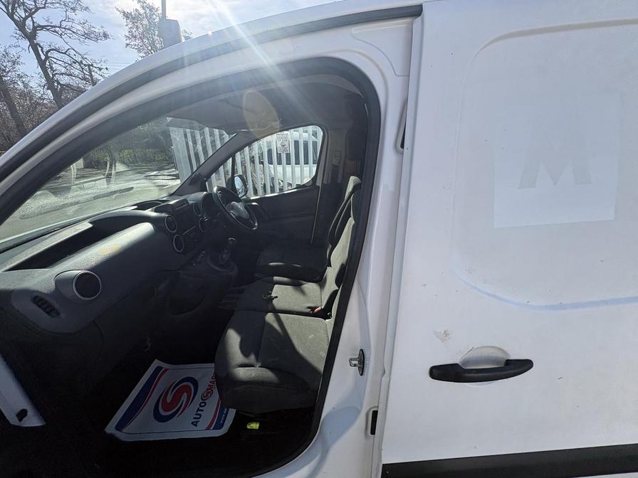 2017 Peugeot Partner – Model: Partner Professional L1 Blue HDi – LN17FTC