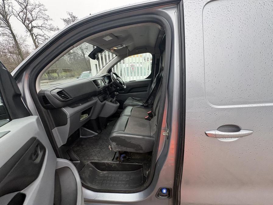 2019 Vauxhall Vivaro – Model: Vivaro 2900 Sportive S/S – DY69EZN