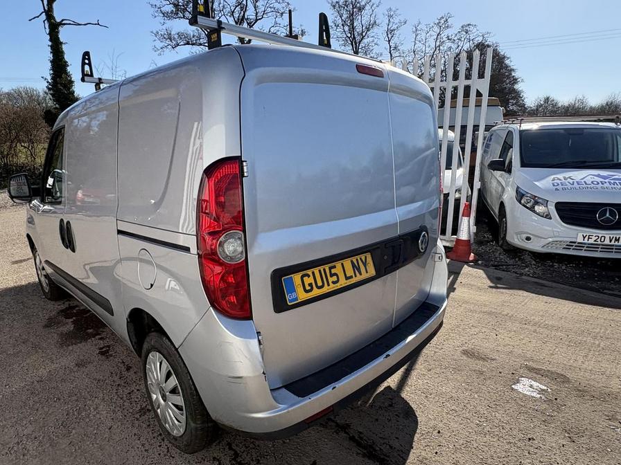 2015 Vauxhall Combo – Model: Combo 2000 L1H1 CDTi Sportive – GU15LNY
