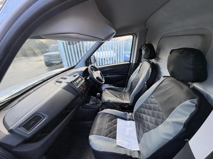 2015 Vauxhall Combo – Model: Combo 2000 L1H1 CDTi Sportive – SO65MZU