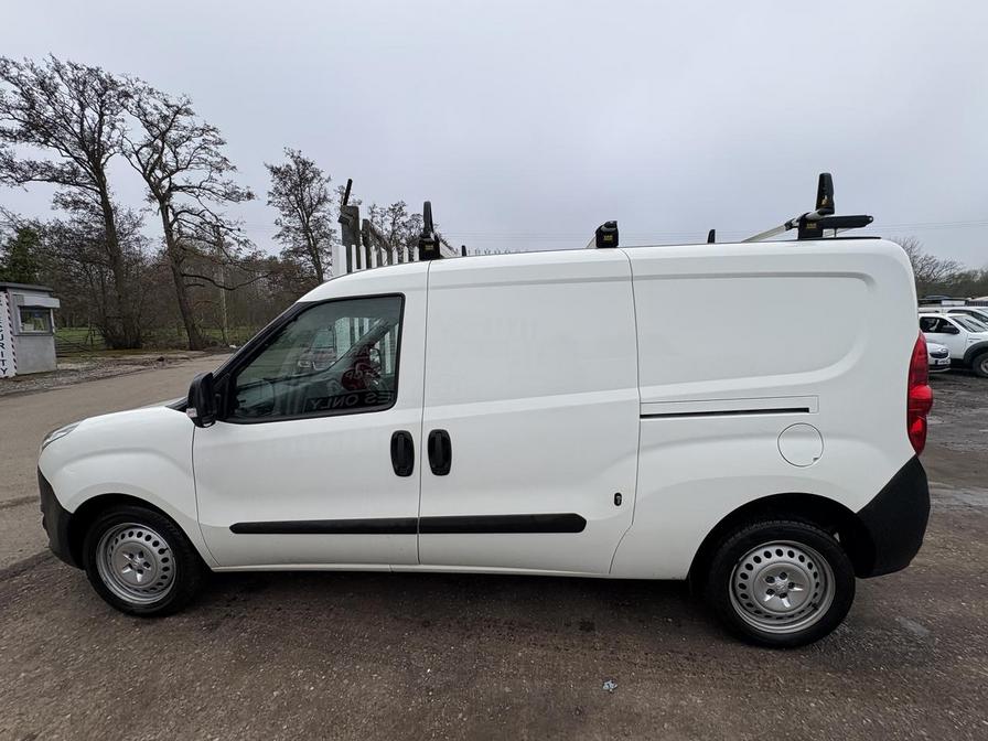 2018 Vauxhall Combo – Model: Combo 2300 CDTi S/S – FM18XYJ