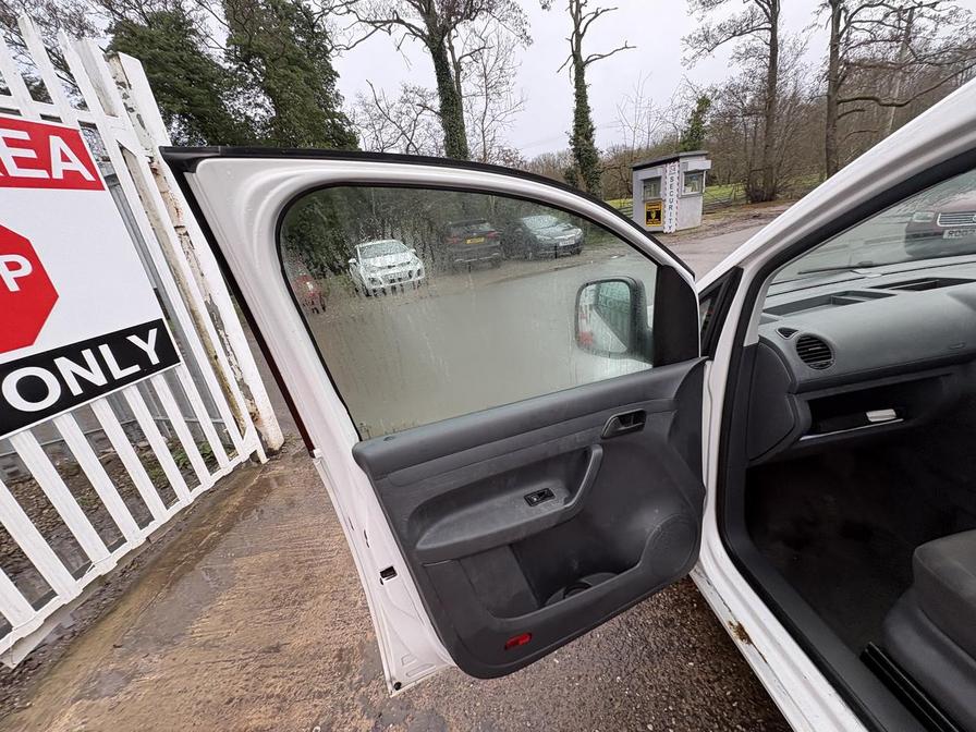 2014 Volkswagen Caddy MaxI – Model: Caddy Maxi C20 Startline TDI BlueMotion Technology – BJ14NCV