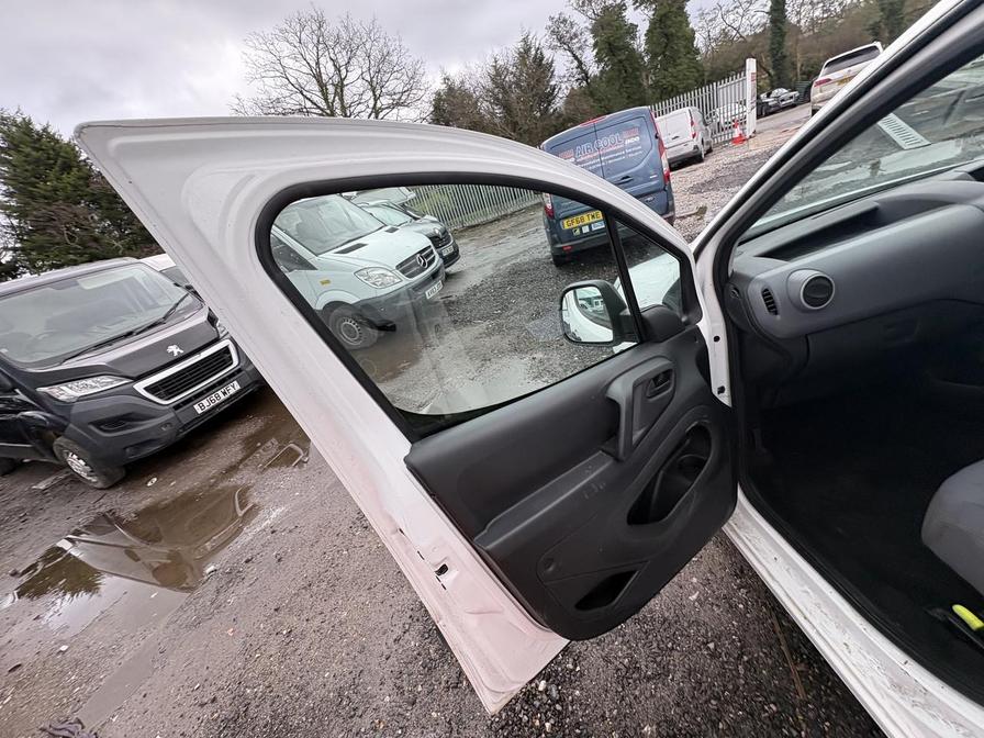 2017 Peugeot Partner – Model: Partner S L2 Blue HDi – NU67TVN