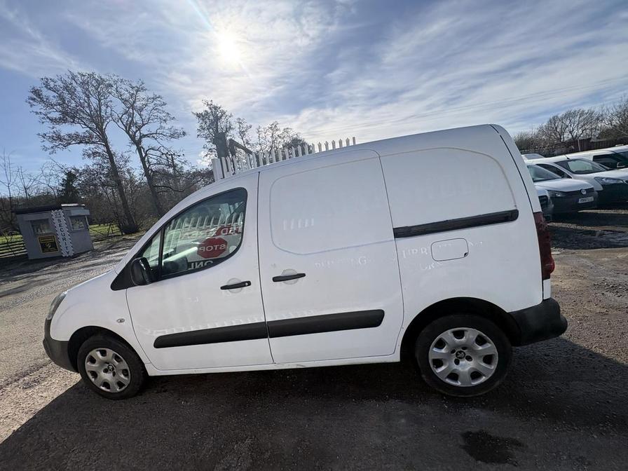 2017 Peugeot Partner – Model: Partner Professional L1 Blue HDi – LN17FTC