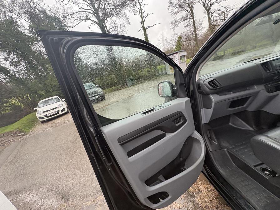 2021 Vauxhall Vivaro – Model: Vivaro 2900 Edition S/S – LB21SZN