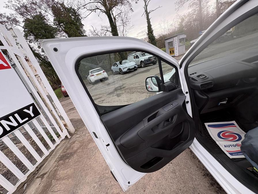 2022 Citroen Berlingo – Model: Berlingo 1000 Enterprise Professional Blue HDi – LM71RTX