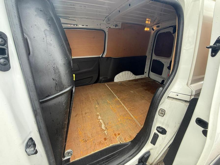 2019 Vauxhall Combo – Model: Combo 2300 Sportive S/S – DP69UPJ