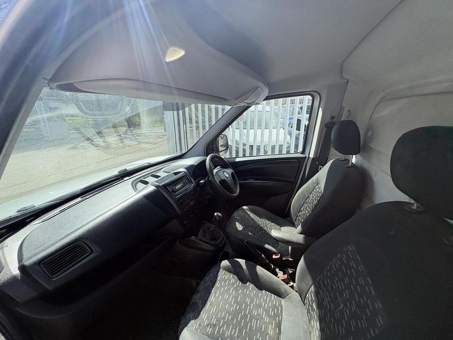 2015 Vauxhall Combo – Model: Combo 2000 L1H1 CDTi Sportive – FG65NTF