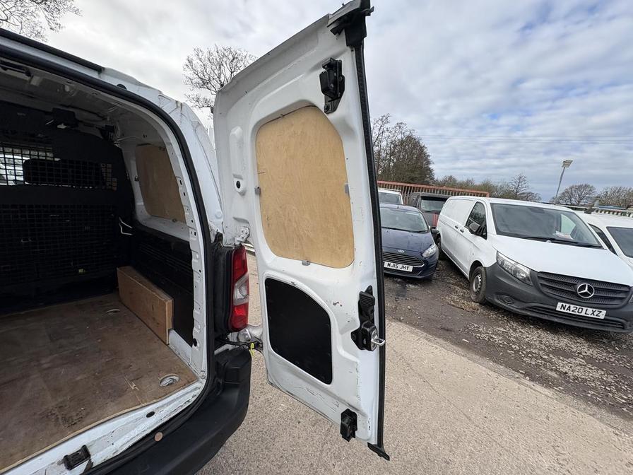 2022 Vauxhall Combo – Model: Combo 2300 Dynamic TD – KN22KTC