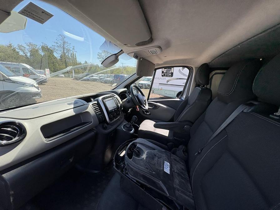 2017 Renault Trafic – Model: Trafic SL27 Sport Nav dCi – YE17ZKV