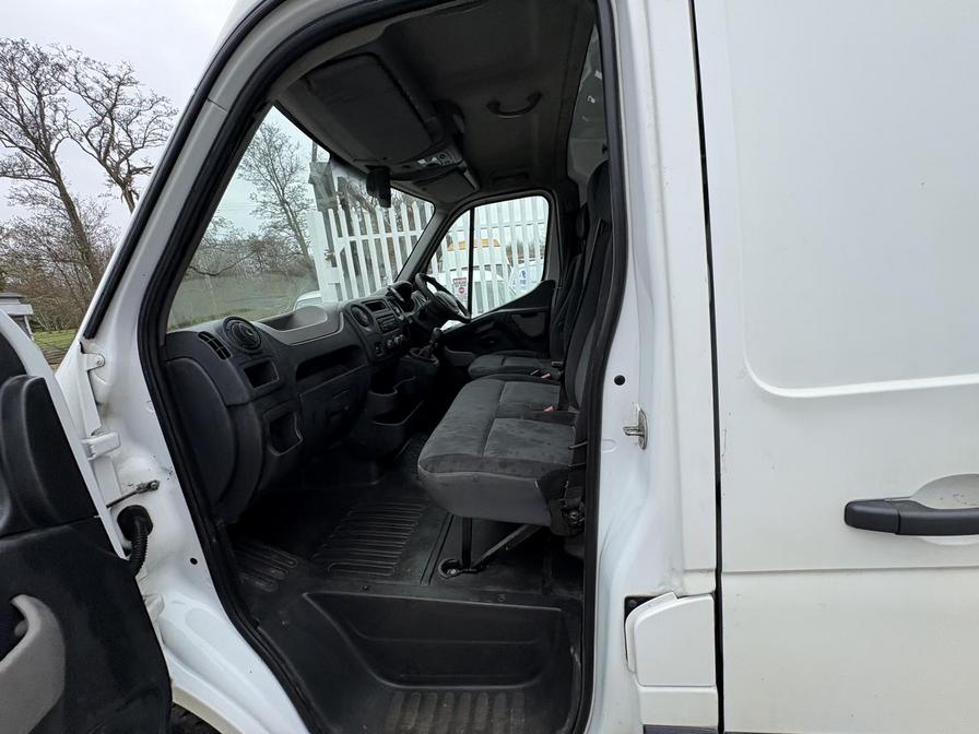 2011 Renault Master – Model: Master LH35 dCi 100 – MK11HHA