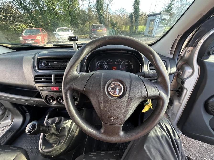 2014 Vauxhall Combo – Model: Combo 2000 L1H1 CDTi Sportive – DV64PYD