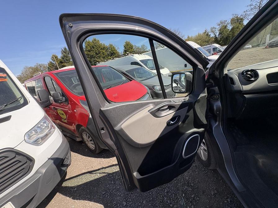 2017 Renault Trafic – Model: Trafic SL27 Sport Nav dCi – YE17ZKV